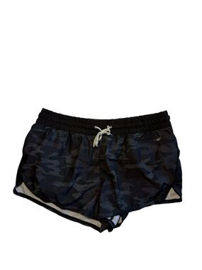 Vuori Clementine Shorts in Camo